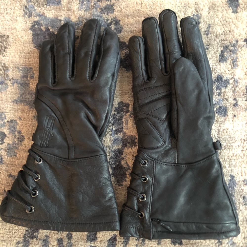 Harley Davidson gauntlet gloves.